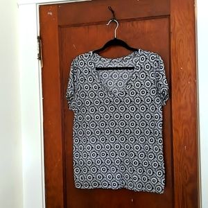 Loft like new black and white floral print Tee